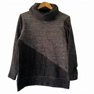 ROOTS funnel neck sweater size medium black and grey